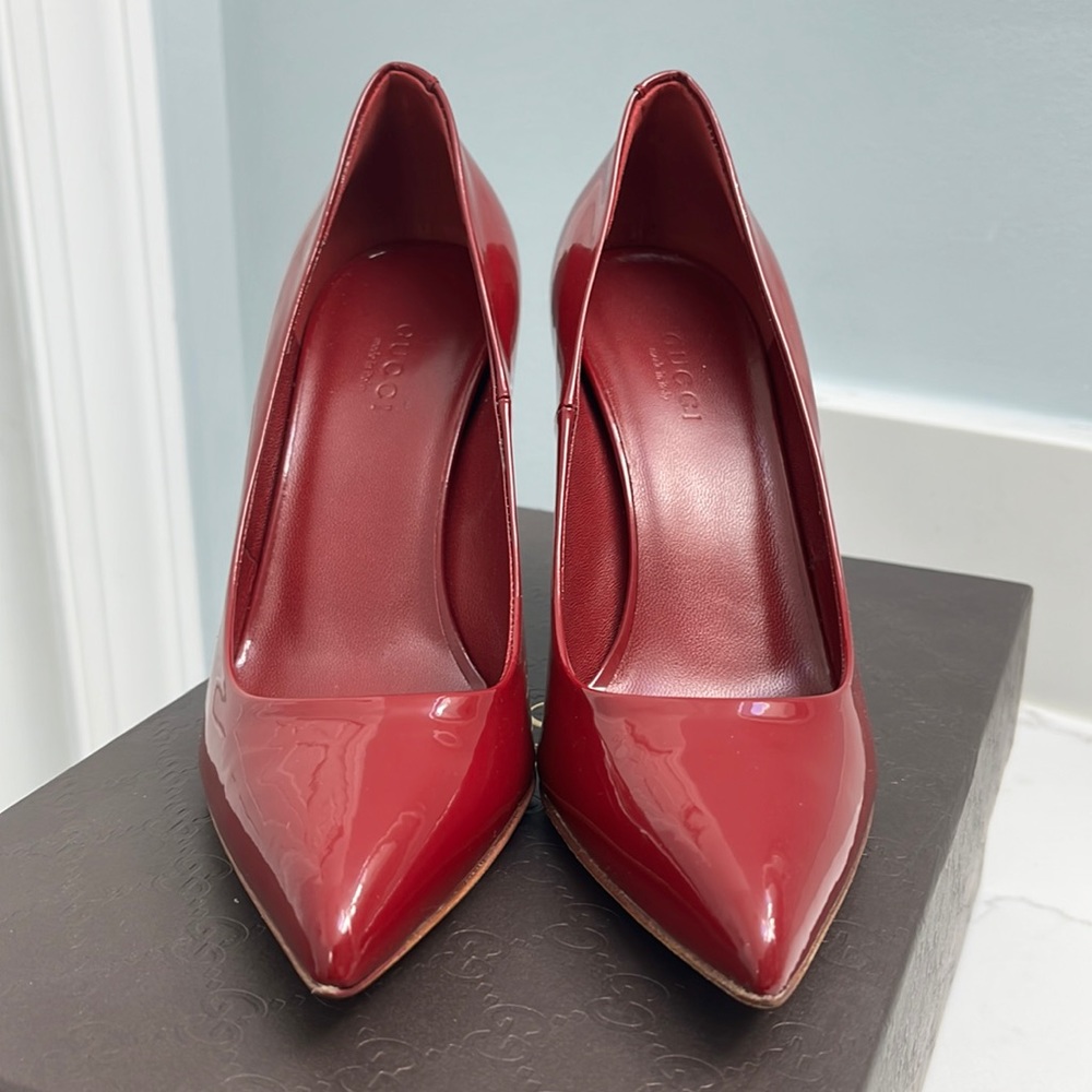 Gucci Vernice Crystal Raspberry Candy bamboo pumps.